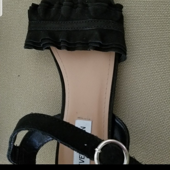 NWOT Steve Madden Brett Ruffle Suede Sandals - Picture 3 of 6